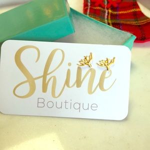 Tiny gold tree studs